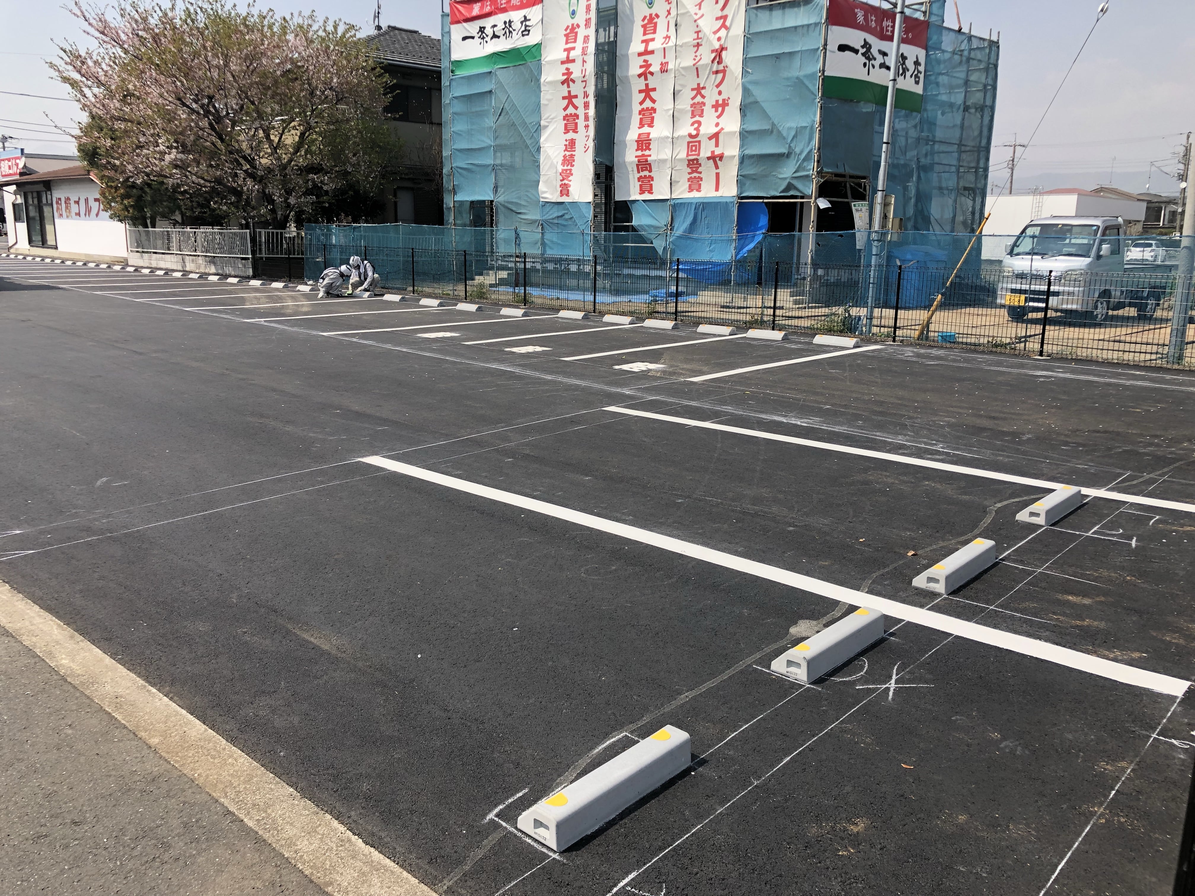 白線ライン施工+マーク施工＋パーキングブロック設置 神奈川県1